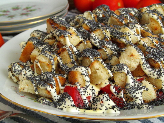 Салат с курицей, помидорами и домашними сухариками - 11 пошаговых фото в рецепте