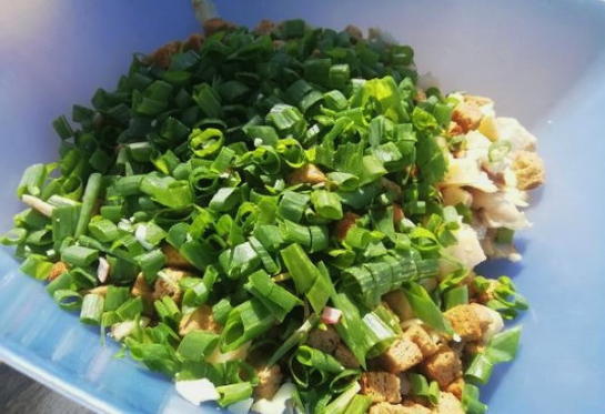 Салат с фасолью и копченой курицей — для летнего и зимнего меню: рецепт с фото и видео