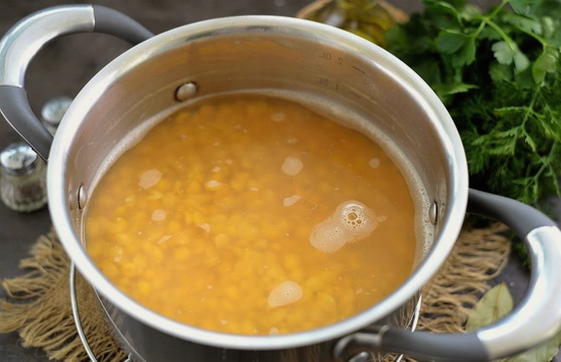 Гороховый суп с копченостями и колбасой