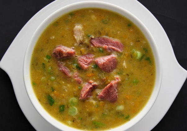 Гороховый суп с копченостями и говядиной