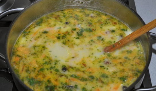Гороховый суп с копченостями и плавленным сыром