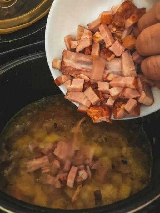 Гороховый суп с копченой свининой
