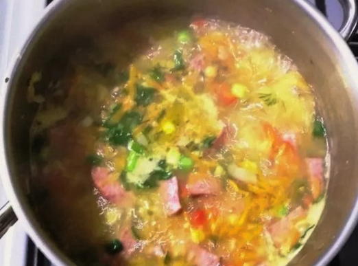 Гороховый суп с варено-копченой колбасой