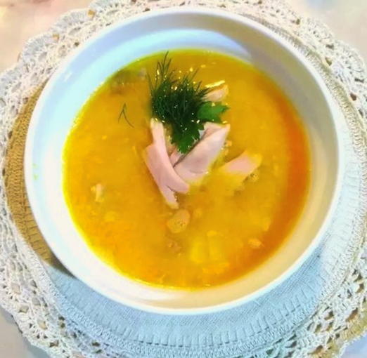 Гороховый суп с копченым куриным окороком
