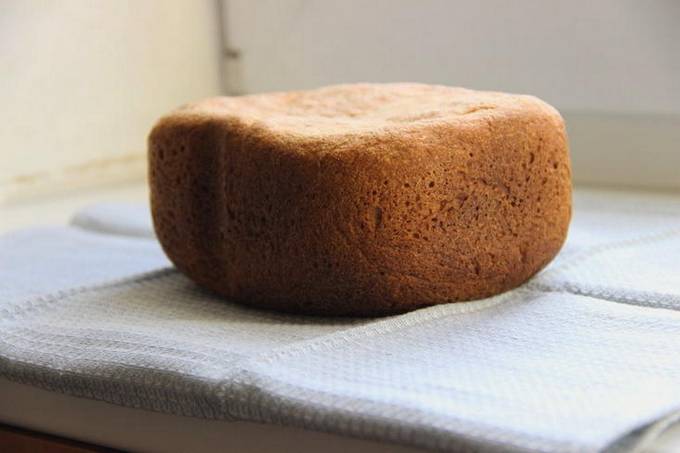 Хлеб на закваске из цельнозерновой муки в хлебопечке
