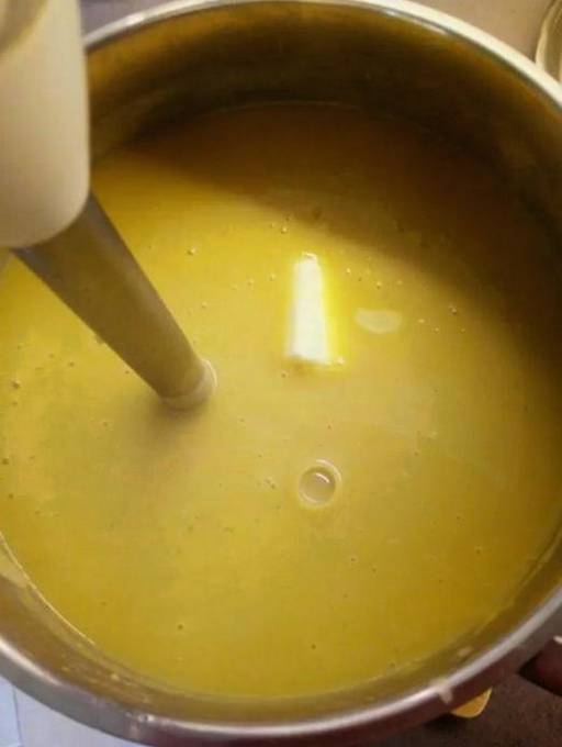 Суп-пюре гороховый с гренками