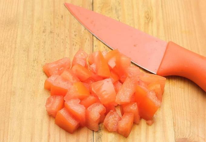 Салат с курицей, корейской морковью, перцем и помидорами