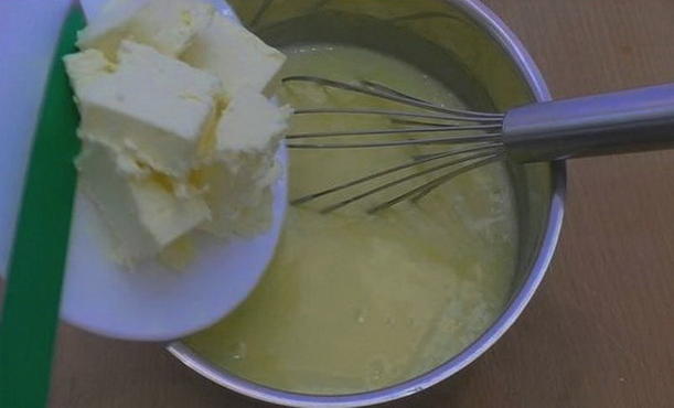 Крем для торта из яиц, молока, масла, муки и сахара
