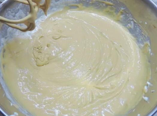 Масляный крем с вареной сгущенкой для торта