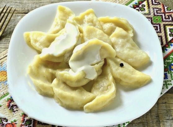 Пошаговый классический рецепт вареников с сырой картошкой