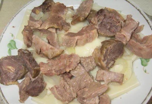Ингредиенты для «Бешбармак из курицы и свинины»: