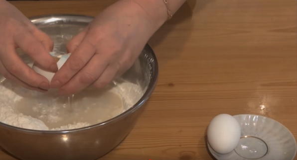 Тесто для пельменей на воде с яйцами