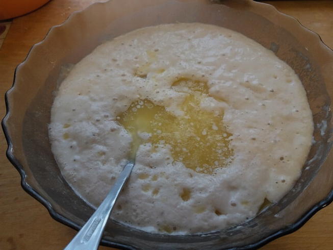 Дрожжевое сдобное тесто на молоке для пирожков на сухих дрожжах
