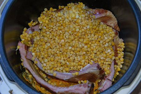 Гороховый суп с копчёными свиными рёбрами