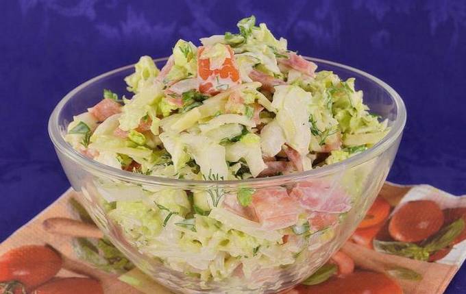 Крабовый салат с кукурузой, огурцом и колбасой - пошаговый рецепт с фото
