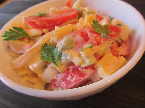 Салат с красной фасолью, сыром и помидорами рецепт с фото, как приготовить на kormstroytorg.ru