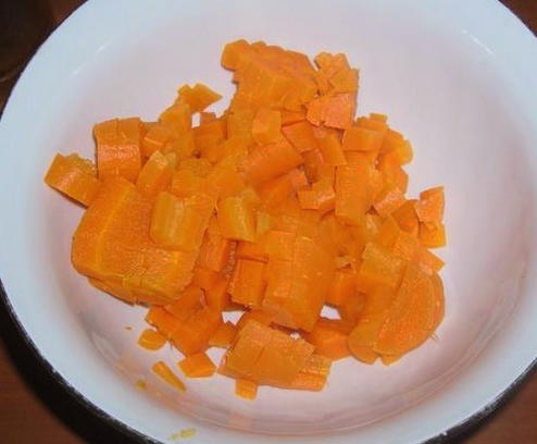 Крабовый салат с кукурузой, яйцом и морковью