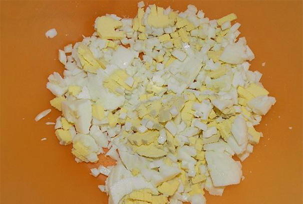 Салат с крабовыми палочками, кукурузой, рисом и капустой