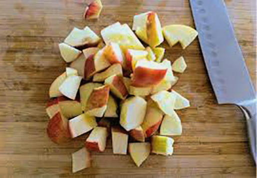 Салат с крабовыми палочками, кукурузой, рисом и яблоками