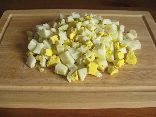 Крабовый салат с кукурузой, огурцом и кириешками