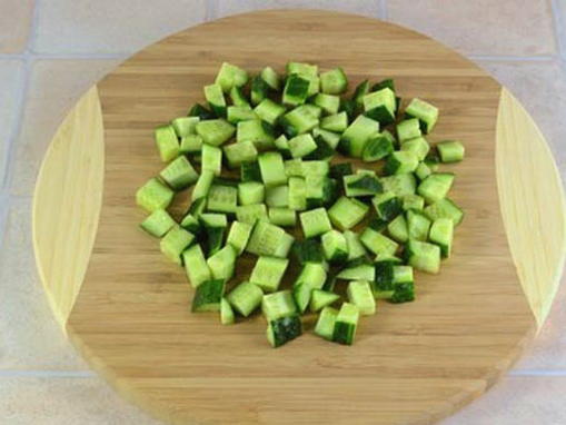 Крабовый салат с кукурузой, огурцом и пекинской капустой
