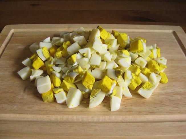 Крабовый салат с кукурузой, огурцом, помидором и яйцом