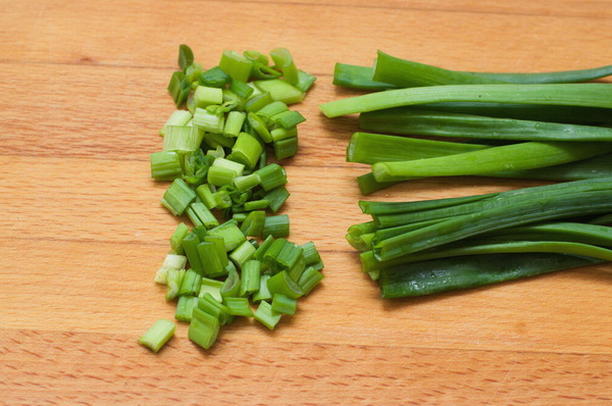 Крабовый салат с кукурузой, огурцом и рисом