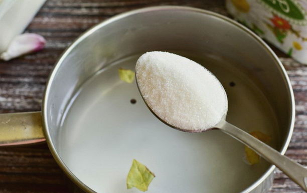 Сало в рассоле с сахаром и солью
