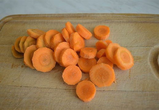 Маринованная скумбрия с луком и морковью