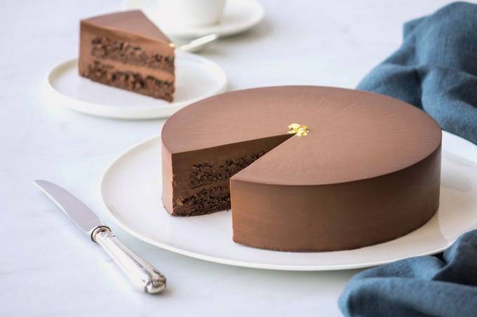 Влажный шоколадный торт с ванильно-сливочным кремом