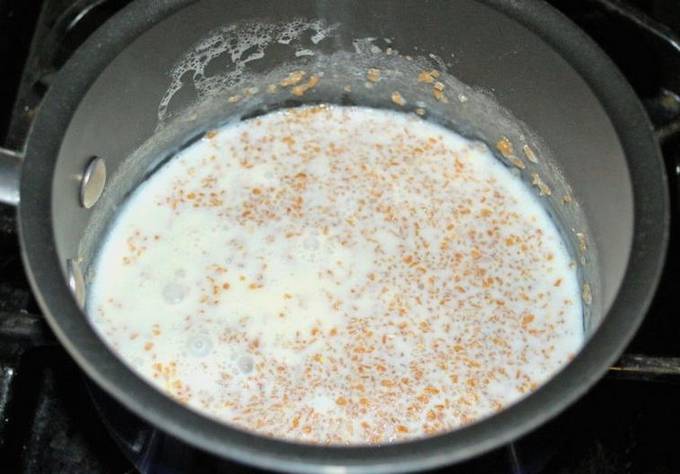 Пшеничная каша на молоке с сахаром
