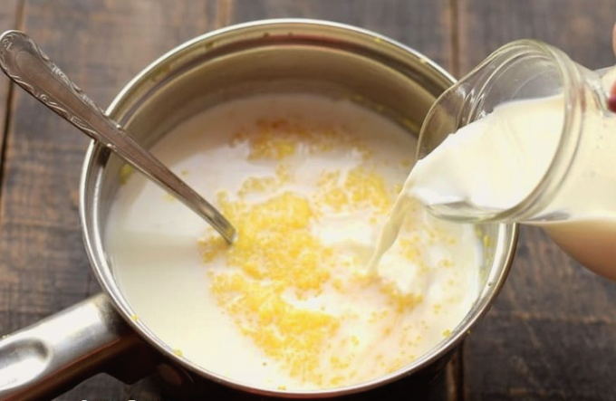 Как варить кукурузную кашу на молоке в кастрюле