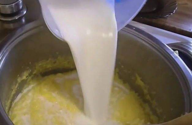 Как сварить кукурузную кашу на молоке на плите