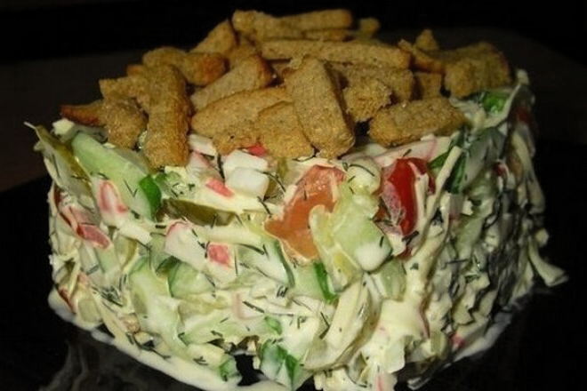 Салат с крабовыми палочками, сухариками и кукурузой. Рецепт с фото | Кушать нет