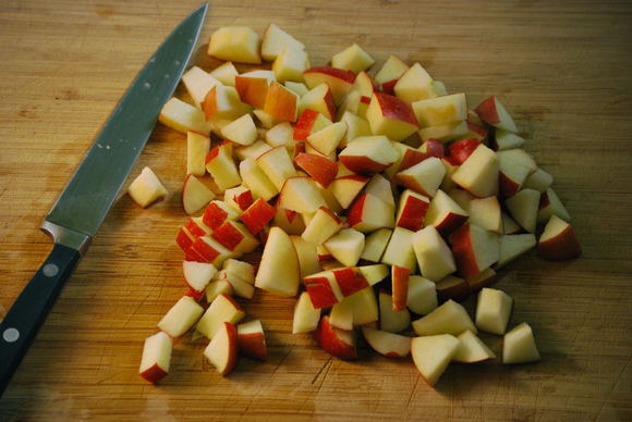 Крабовый салат с кукурузой, яблоком и капустой