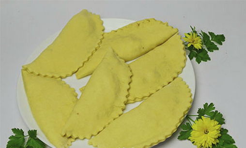 Чебуреки из готового теста с сыром
