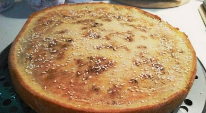 Постный пирог с квашеной капустой и грибами