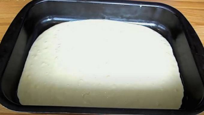 Заливной пирог на кефире с капустой и фаршем в духовке