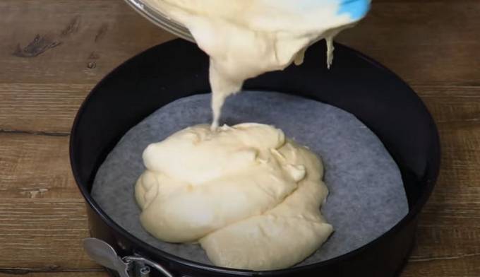Заливной пирог на молоке с капустой и яйцом в духовке