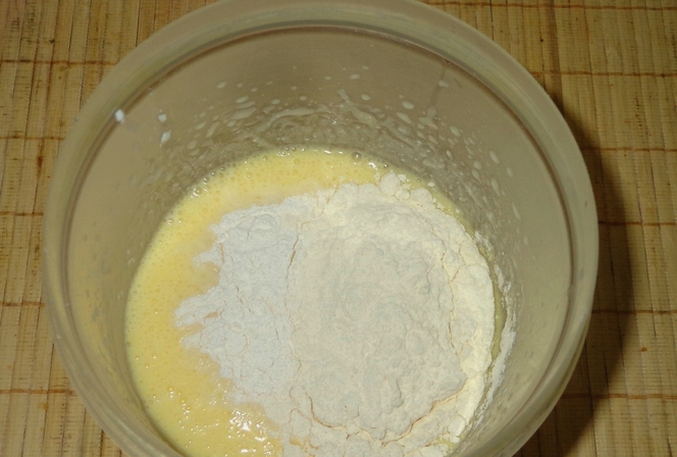 Заливной пирог с капустой на молоке в мультиварке
