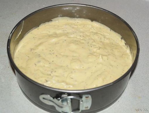 Капустный пирог из жидкого теста на сметане и майонезе в духовке