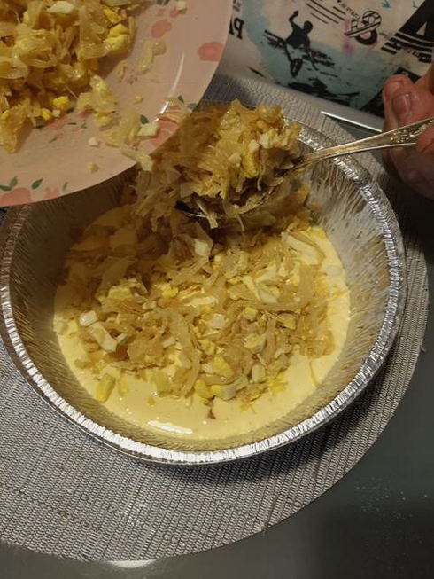 Заливной пирог с капустой и яйцом на сметане и майонезе