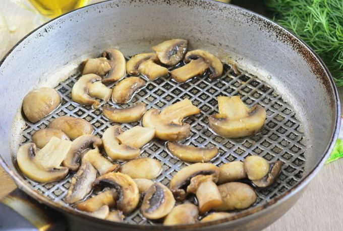 Чебуреки с мясом и грибами