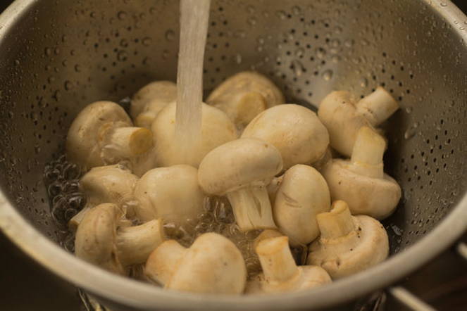 Конвертики из слоеного теста с грибами