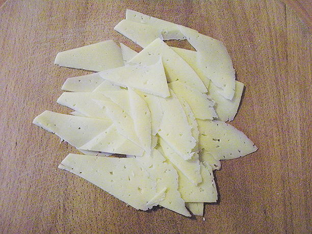 Круассаны с сыром из слоеного дрожжевого теста