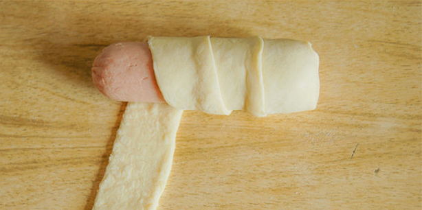 Сосиски в слоеном замороженном тесте