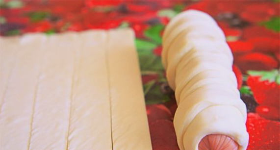Сосиски в бездрожжевом тесте в духовке – пошаговый рецепт приготовления с фото