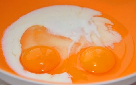 Как приготовить сладкие гренки с яйцом и молоком на сковороде
