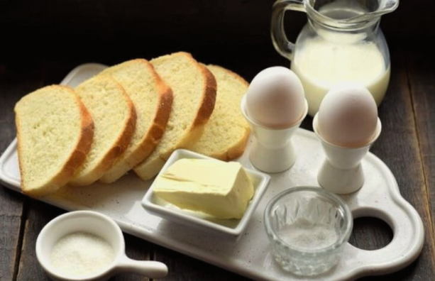 Сладкие гренки из батона с яйцом и молоком на сковороде