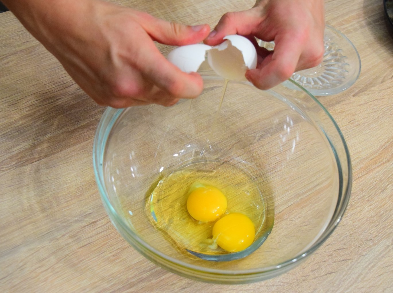 Сладкие гренки из батона с яйцом и молоком на сковороде